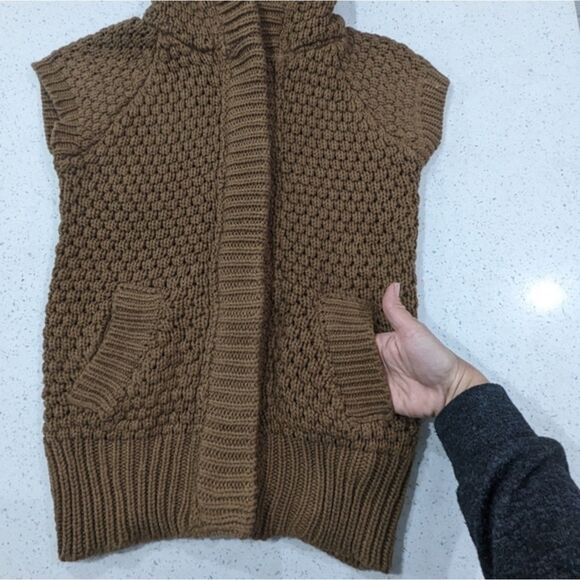 Zara Knitwear Woman Brown Hooded Sweater Vest Faux Fur Pockets Button Front S - Picture 4 of 9
